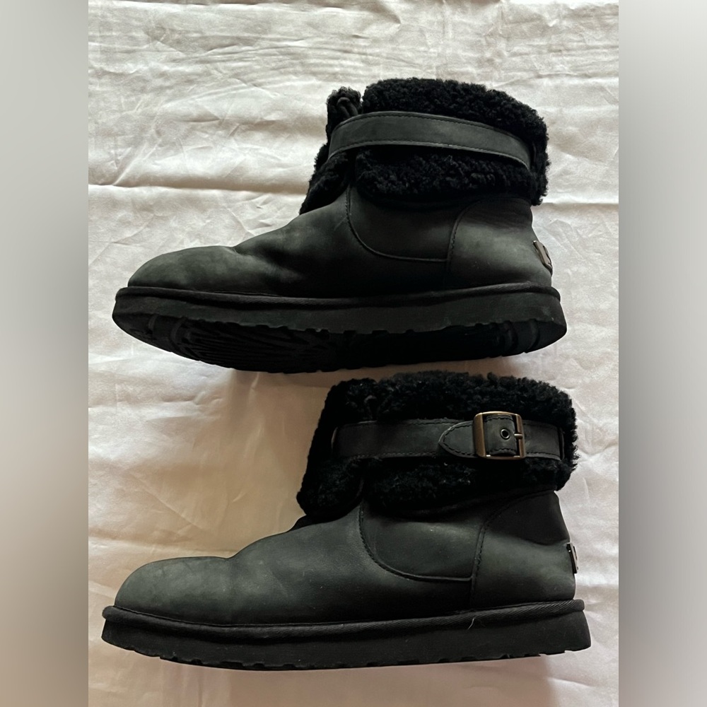 UGG Joceline Leather and Sheepskin Black Boots Size 9